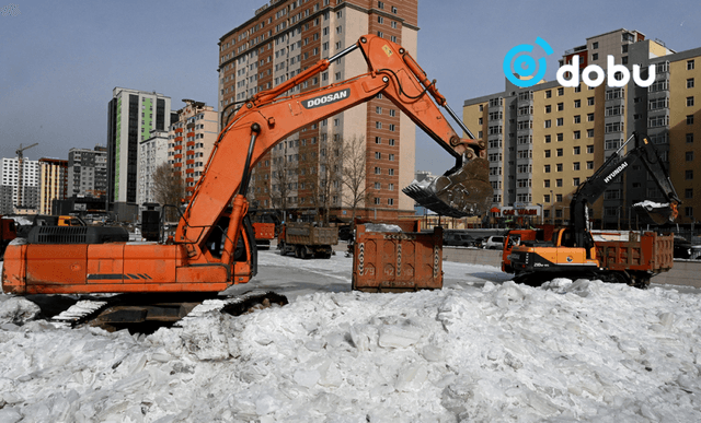 Сэлбэ голын 16,480 тонн мөсийг тээвэрлээд байна