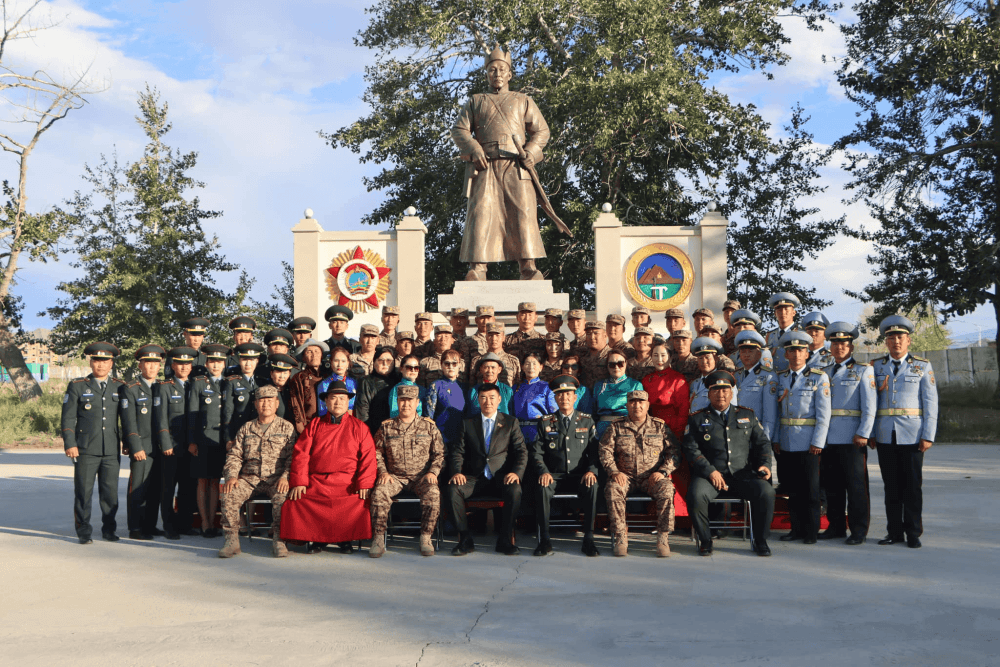 Батлан хамгаалахын сайд С.Бямбацогт Зэвсэгт хүчний 123 дугаар ангийн бие бүрэлдэхүүнтэй уулзлаа