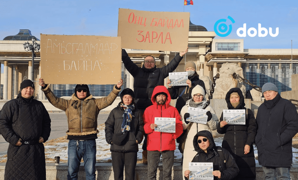 Иргэд онц байдал зарлаж, утааны сонсгол хийхийг шаардан жагсаж эхэллээ