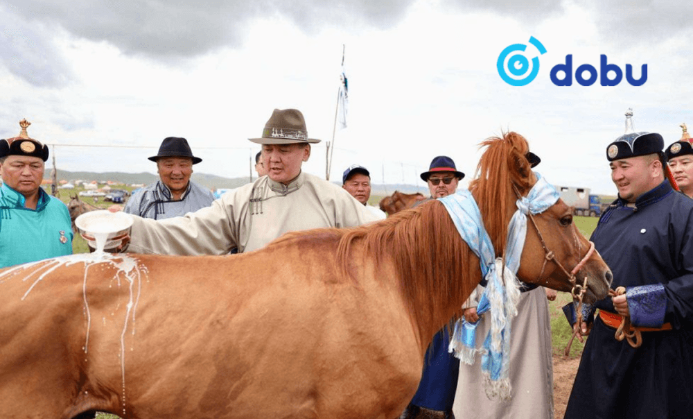 Монгол Улсын Ерөнхийлөгч хурдан соёолонгийн уралдаан үзэж сонирхлоо