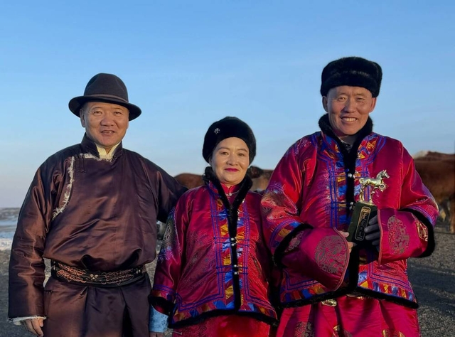 Говь-Алтай аймгийн Дэлгэр сумын уяач Мэндбаярын Ариунсангийн гэр бүл “АЛТАН УНАГА”-ны эзэд боллоо