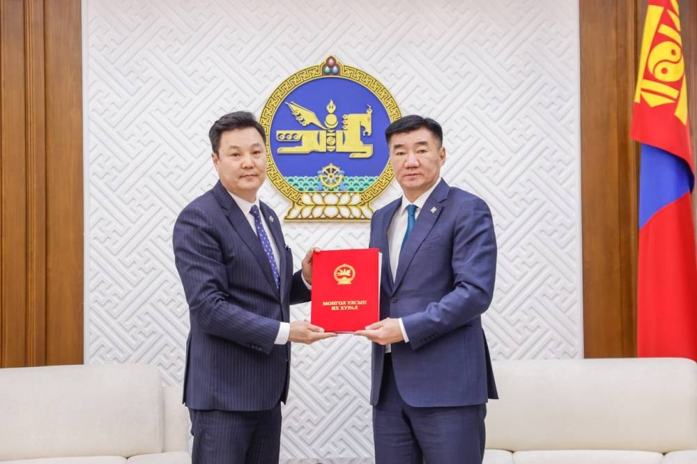 Аймаг, нийслэл, сум, дүүргийн иргэдийн Төлөөлөгчдийн Хурлын сонгуулийн тухай хуульд өөрчлөлт оруулах тухай хуулийн төслийг өргөн мэдүүлэв