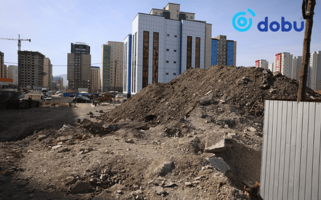 Барилгын компаниуд нийтийн эзэмшлийн талбайд их хэмжээний шороо овоолжээ