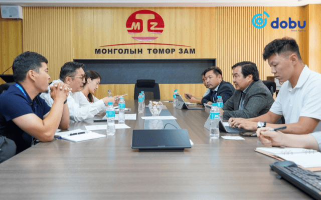 Гашуунсухайт–Ганцмодын төмөр замд шаардлагатай зүтгүүрийн санхүүжилтийн талаар хэлэлцлээ
