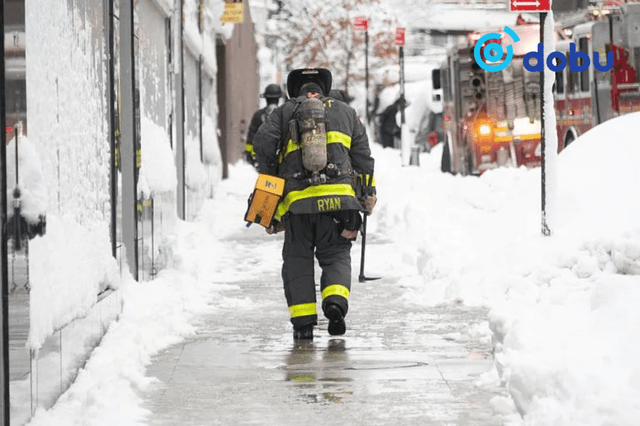 АНУ-ын зүүн хойд хэсэгт хүчтэй цасан шуурга дайрч, хүний амь эрсдэв