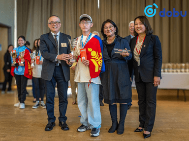 Өвөрхангай аймгийн наймдугаар ангийн сурагч Э.Наранбат дэлхийн цээж тооллын аварга цол хүртжээ