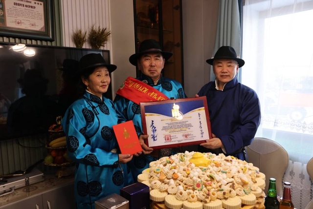 Сэлэнгэ аймгийн Мандал сумын фермер М.Батболдын гэр бүл "Улсын аварга фермер" боллоо