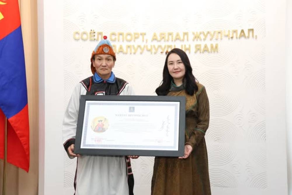 Монгол Улсын соёлын биет бус өвийн 2025 оны шилдэг өвлөн уламжлагчаар урианхай туульч Нацагийн Дамдиндорж шалгарлаа