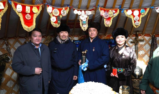 Баянхонгор аймгийн Баянцагаан сумын малчин Ж.Гэрэлмөнхийн гэр бүл "Алтан унаганы эзэн" боллоо