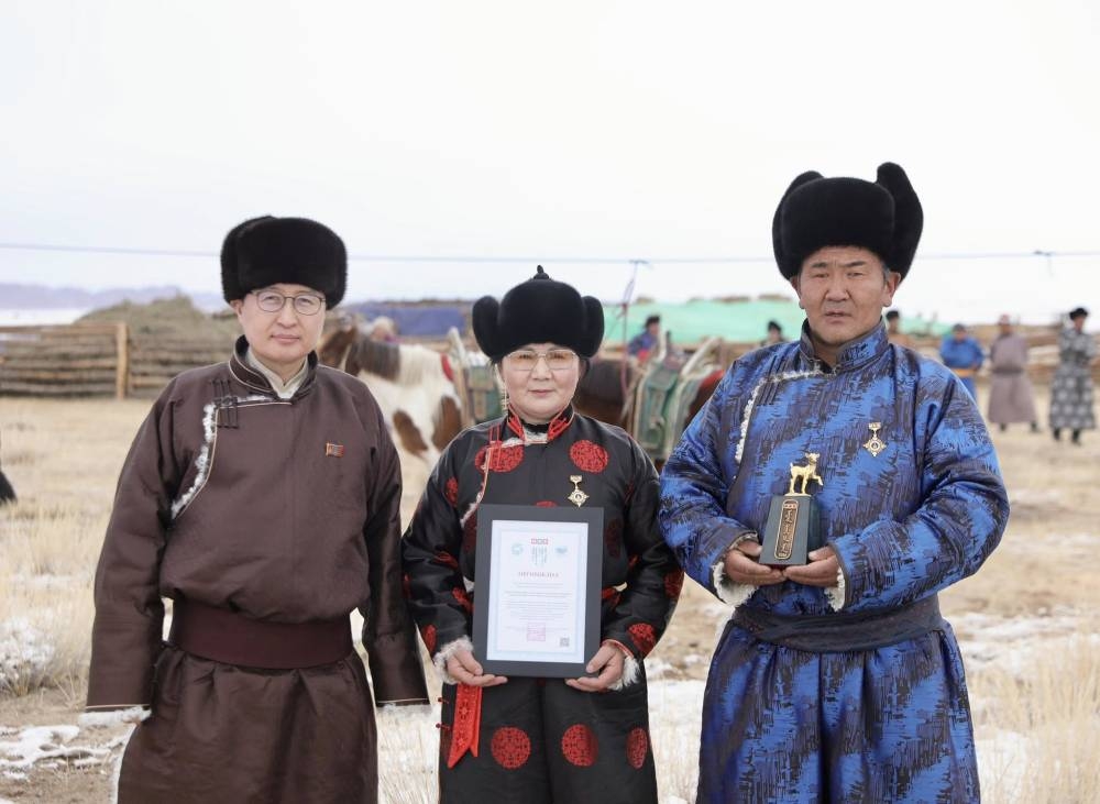 Увс аймгийн Өндөрхангай сумын Цалуу багаас “Алтан ишиг”-ний эзэн тодорлоо