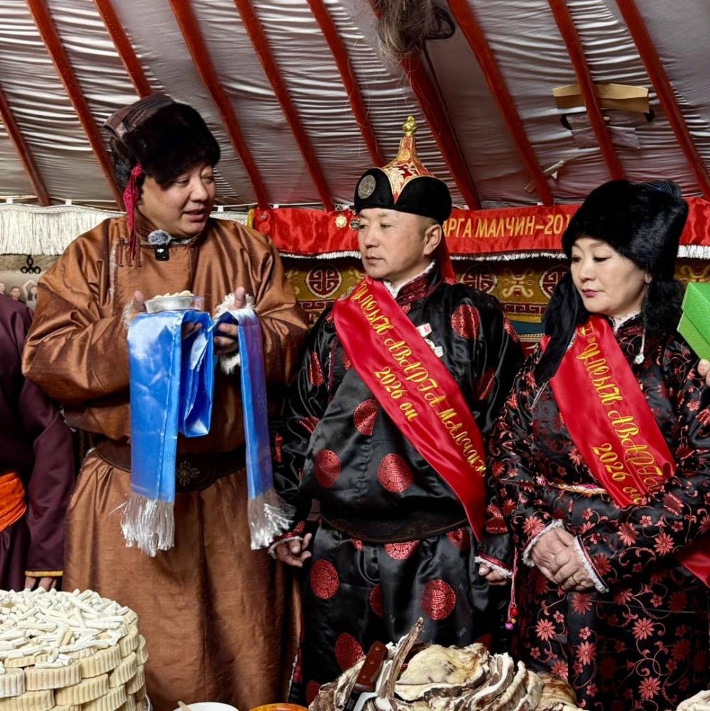 Сэлэнгэ аймгийн Баянгол сумын малчин Б.Ядамжавын гэр бүл “УЛСЫН АВАРГА МАЛЧИН” боллоо 