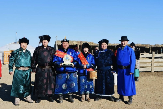 Хэнтий аймгийн Дархан сумын малчин Ш.Амгаланбаатарын өрх гэр бүл “УЛСЫН АВАРГА МАЛЧИН” боллоо