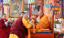 Тэргүүн их хамба лам Д.Жавзандорж сүсэгтэн олонд “Насны авшиг” хайрлав