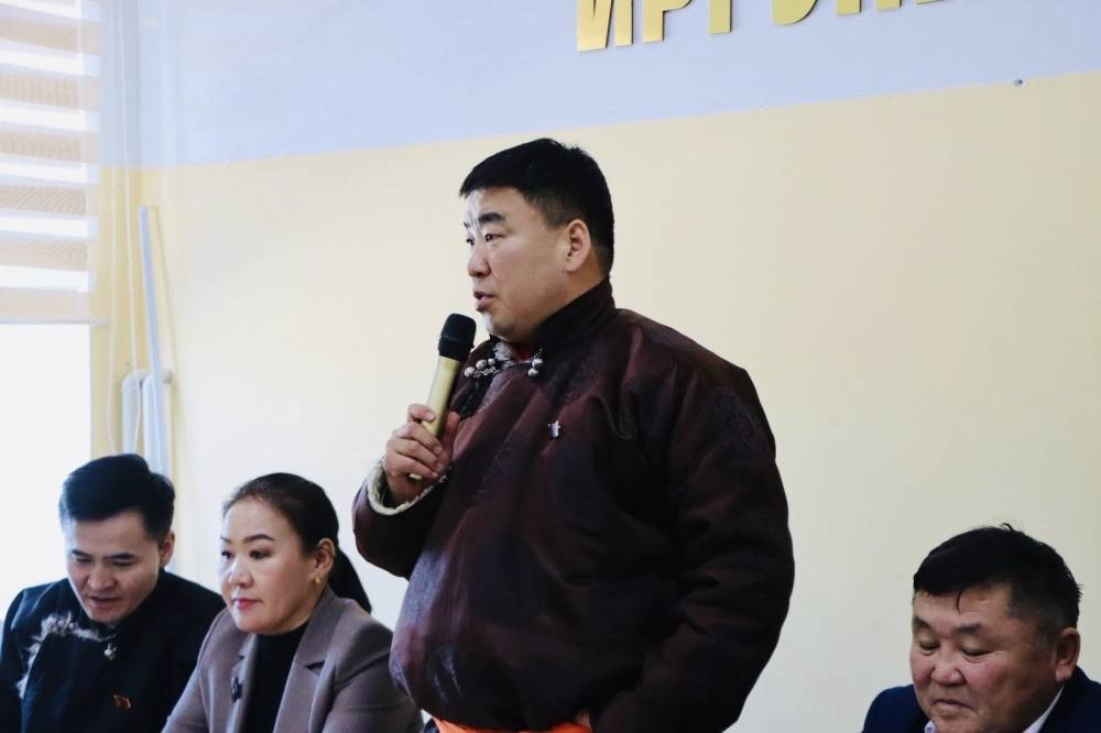 Тахилгат тосгоныг бага сургуультай болоход анхаарч ажиллана