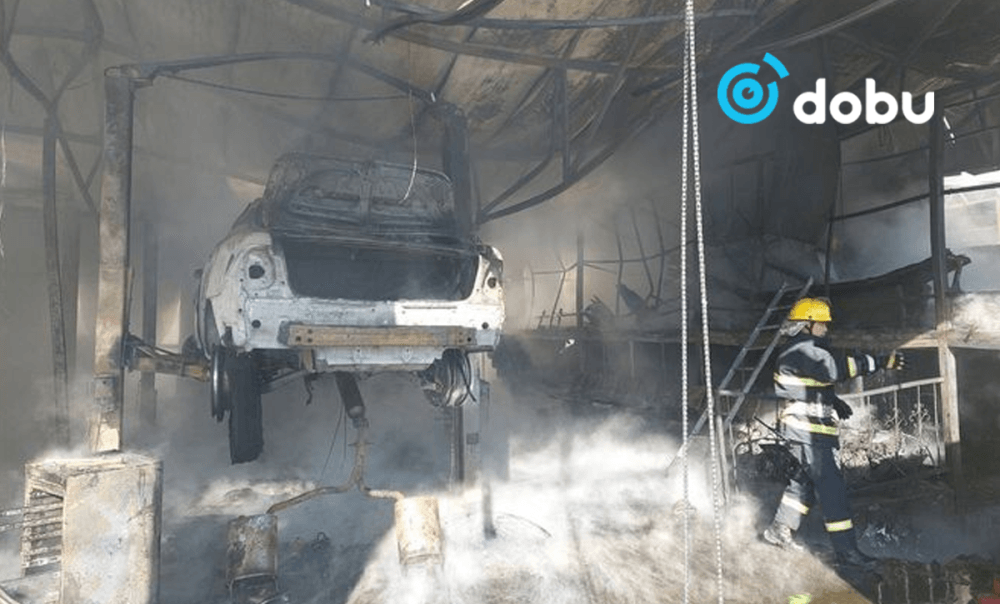 Засварын газарт гал гарч, гурван автомашин шатжээ