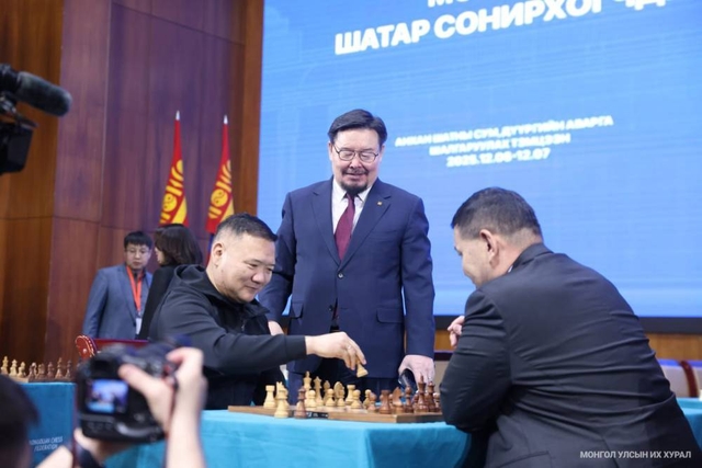 УИХ-ын даргын ивээл дор зохиогддог Шатар сонирхогчдын улсын аварга шалгаруулах тэмцээн Төрийн ордонд эхэллээ