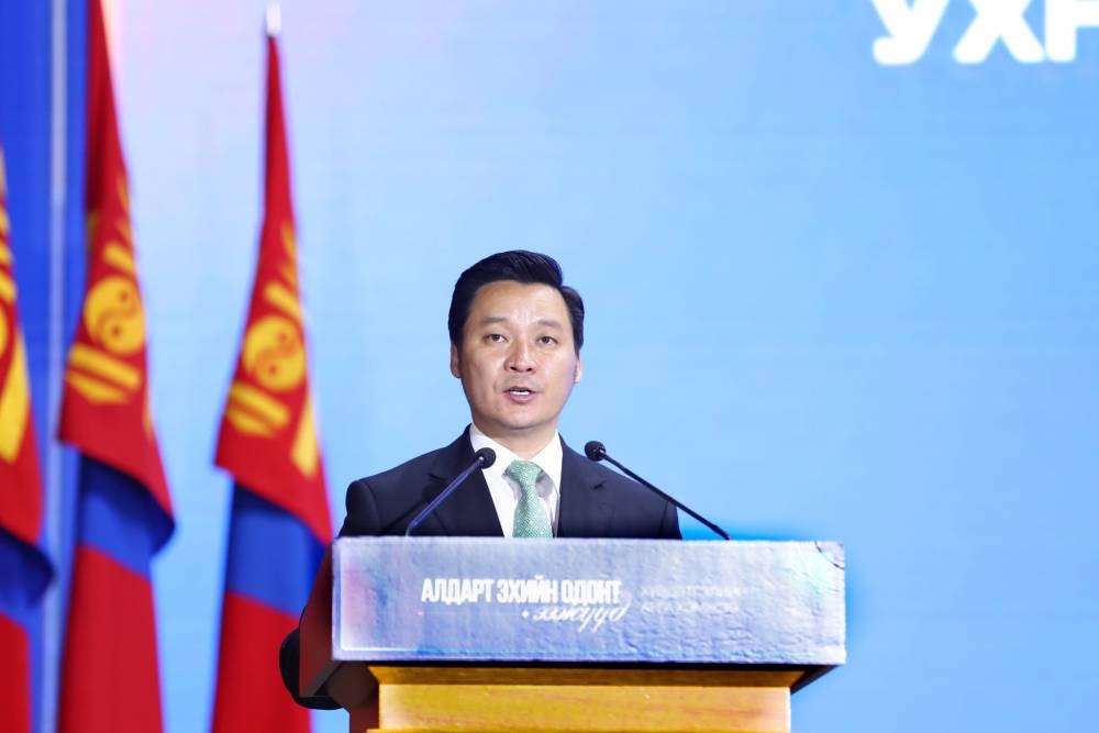 Ерөнхийлөгч У.Хүрэлсүх ээжүүд, охид, бүсгүйчүүдэд талархал илэрхийлж, сайн сайхан бүхнийг хүсэн ерөөв