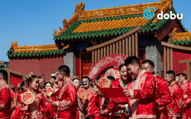 Хятадад тэрбумтантай гэрлүүлэхийн тулд эмэгтэйчүүд 20,000 юанийн төлбөртэй сургалт авдаг