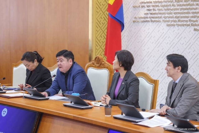 Төрийн бүтээмж, засаглалын шинэчлэлийн асуудлаар санал, дүгнэлт гаргах, холбогдох хууль тогтоомжийн төсөл боловсруулах үүрэг бүхий ажлын хэсэг хуралдав