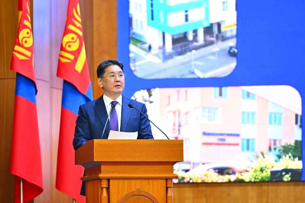 Ерөнхийлөгч У.Хүрэлсүх хувийн хэвшлийн эрүүл мэндийн байгууллага, Өрхийн эрүүл мэндийн төвийн эмч, ажилтнуудтай уулзлаа