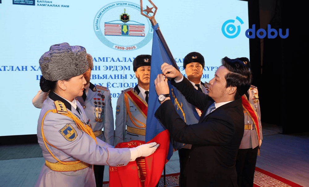 "Батлан хамгаалахын эрдэм шинжилгээний хүрээлэн"-г Цэргийн гавьяаны улаан тугийн одонгоор шагнав