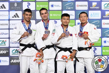 Гранд мастерсын дэлхийн аваргын эхний өдөр Монголын тамирчид таван хүрэл медаль хүртлээ