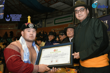 "Богдхан уулын хишиг" барилдаанд Улсын заан С.Сүхбат түрүүллээ