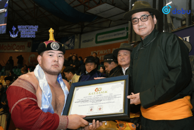 "Богдхан уулын хишиг" барилдаанд Улсын заан С.Сүхбат түрүүллээ