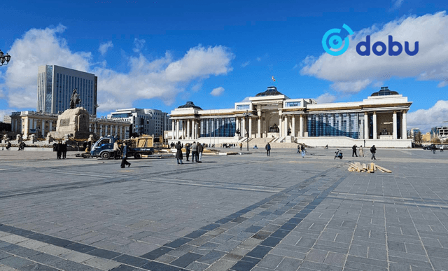 Төв талбайд барьсан "Динза Цондоолойгийн анд найзууд" НҮТББ-ын байгууламжийг албадан буулгаж дууслаа