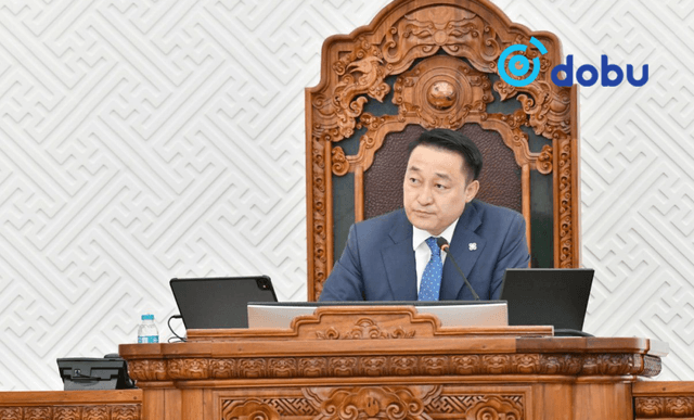 Д.Амарбаясгалан: Улс төрийн намууд бие биенийхээ дотоод асуудалд оролцох нь зохисгүй