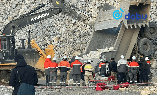 Хөтөлд хүнд даацын автомашин овоолго руу унаж, 28 настай залуу хавчуулагджээ