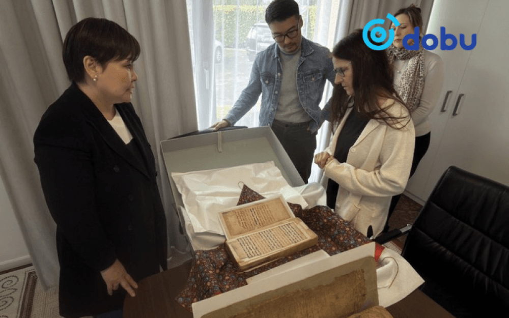 Эртний ховор хоёр бичвэрийг эх орондоо буцаан авчирна