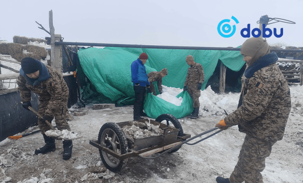 Цэргийнхэн цасан шуурганы дараах сэргээн босголтыг гүйцэтгэж байна