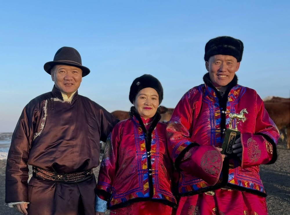 Говь-Алтай аймгийн Дэлгэр сумын уяач Мэндбаярын Ариунсангийн гэр бүл “АЛТАН УНАГА”-ны эзэд боллоо