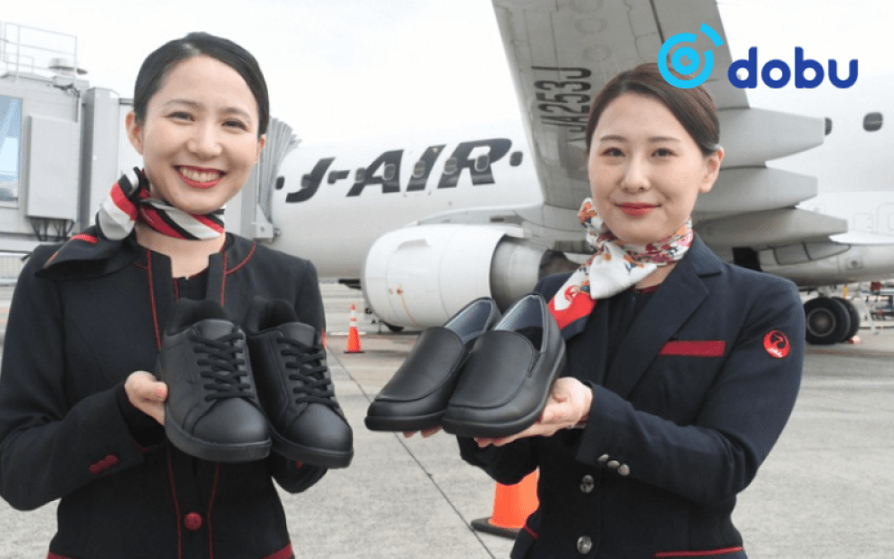 Японд онгоцны үйлчлэгчдэд пүүз өмсөхийг зөвшөөрчээ