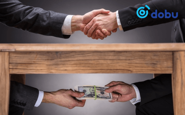 Хахууль авсан албан тушаалтнуудыг 5 жилээр ажиллах эрхийг нь хасаж, 10 сая төгрөгөөр торгожээ