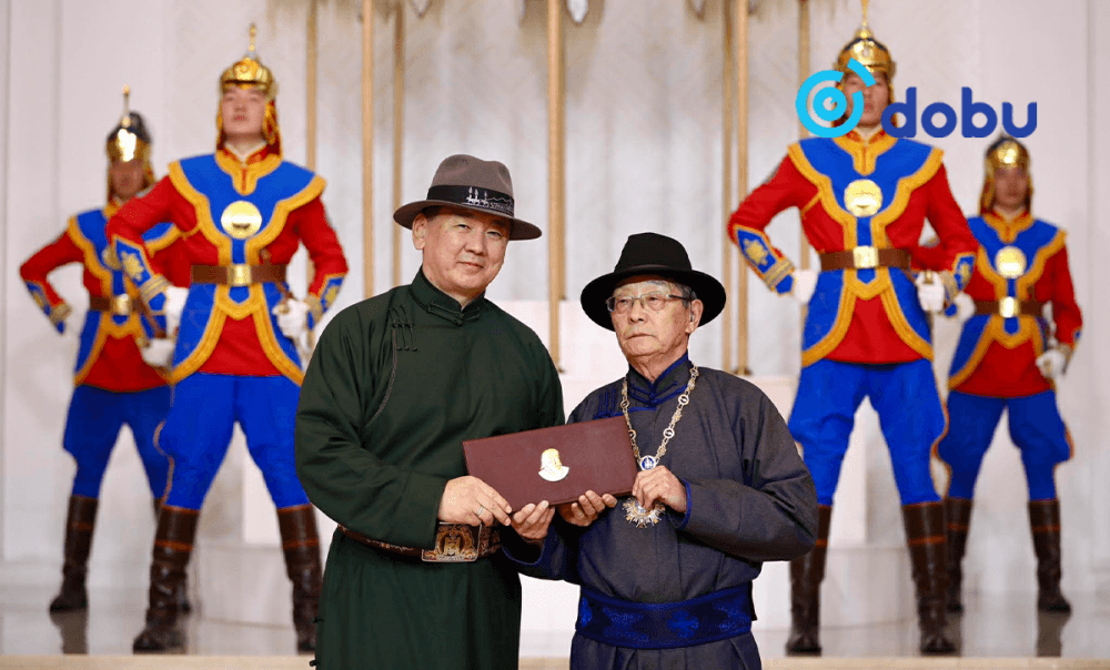 Академич Содовсүрэнгийн Нарангэрэлд “Чингис хаан” тэргүүн зэргийн одон хүртээлээ