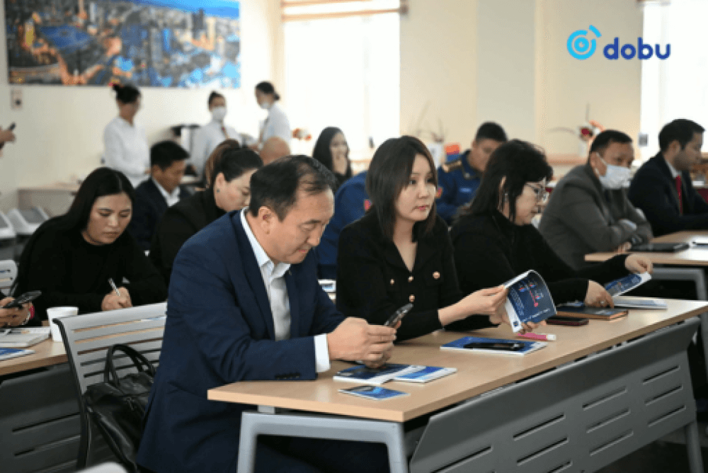 Их, дээд сургууль, коллежид суралцагчдын 60.9 хувь нь эмэгтэйчүүд, 39.1 хувь нь эрэгтэйчүүд байна