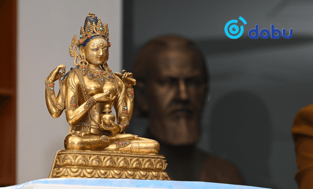 Эрдэмтэн Ц.Дамдинсүрэнгийн охин “Лхам Норжүнма бурхан”-ыг Чингис хаан музейд хандивлалаа