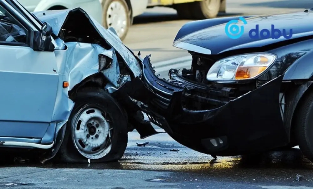 Гурван хүн машины төмөр хийцэд хавчуулагджээ